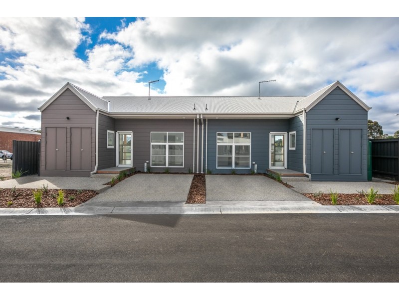 7 and 9 Hurst Drive, New Gisborne VIC 3438