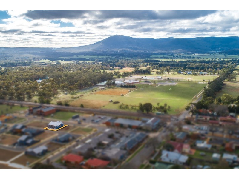 7 and 9 Hurst Drive, New Gisborne VIC 3438
