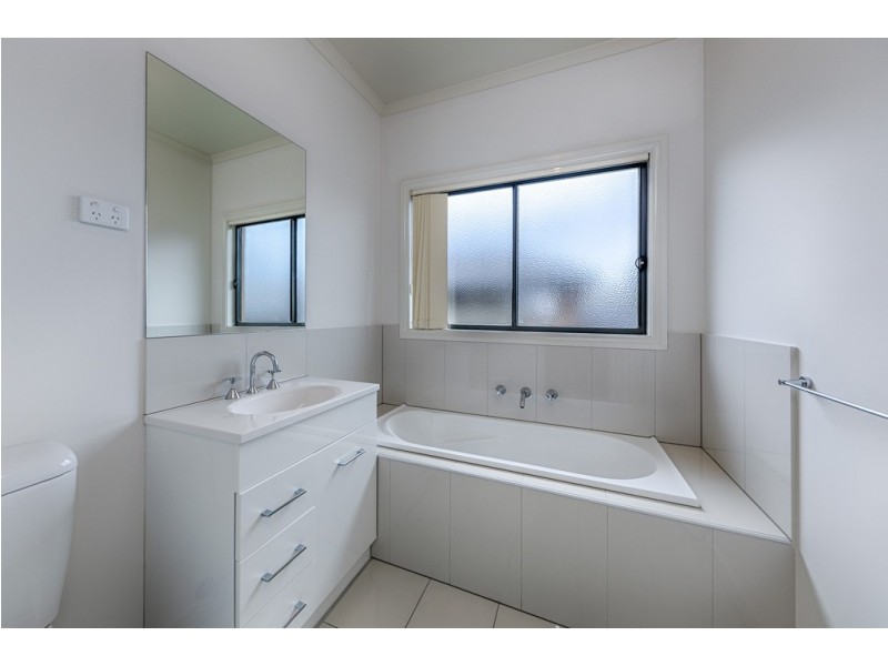 1/92 Fersfield Road, Gisborne VIC 3437