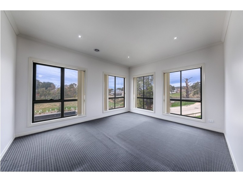 1/92 Fersfield Road, Gisborne VIC 3437