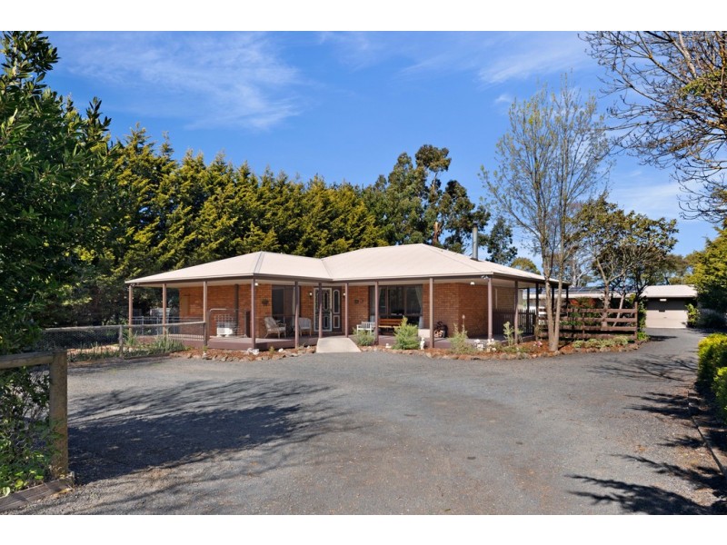 26 Coleraine Drive, Romsey VIC 3434