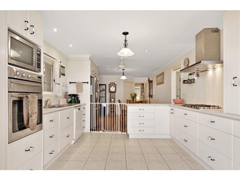 26 Coleraine Drive, Romsey VIC 3434