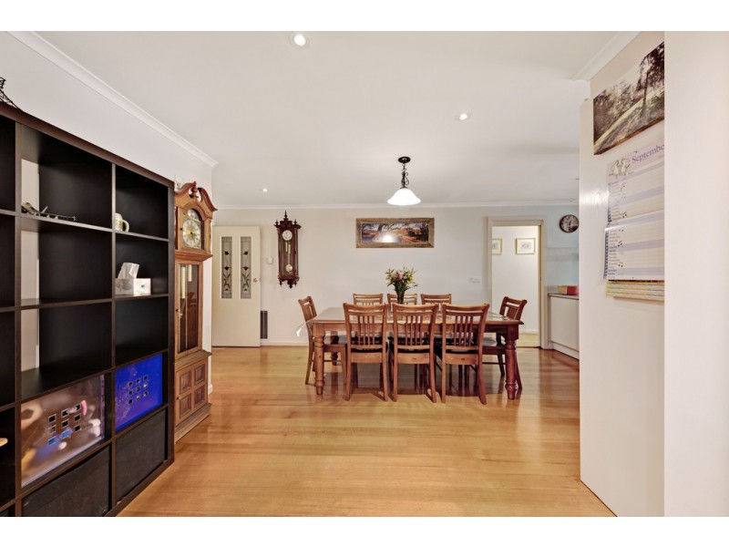 26 Coleraine Drive, Romsey VIC 3434