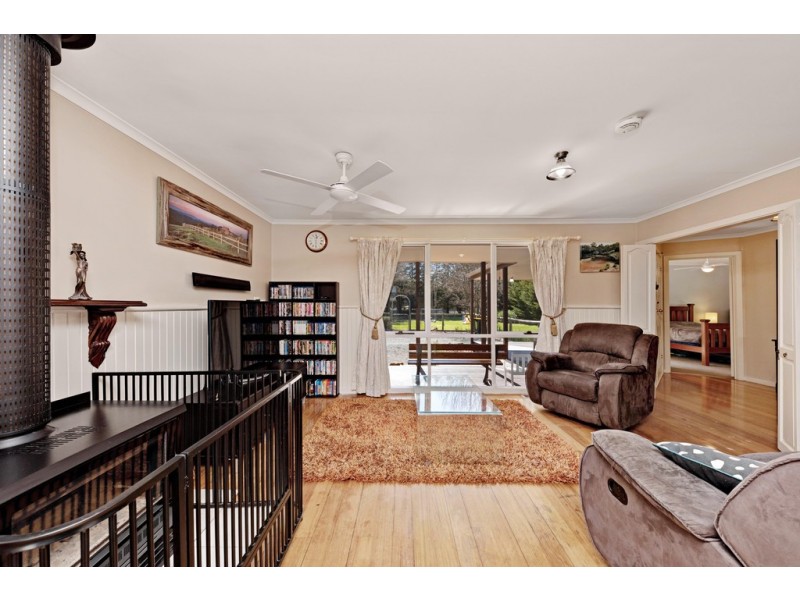 26 Coleraine Drive, Romsey VIC 3434
