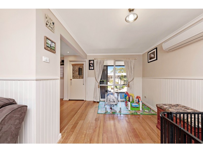 26 Coleraine Drive, Romsey VIC 3434