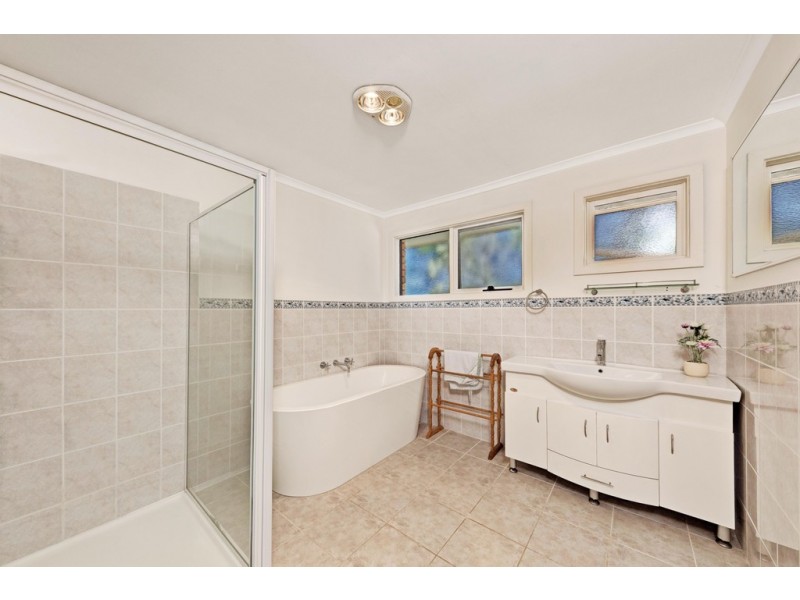 26 Coleraine Drive, Romsey VIC 3434