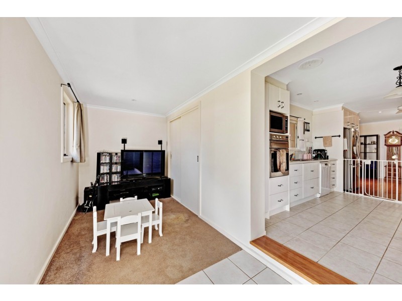 26 Coleraine Drive, Romsey VIC 3434