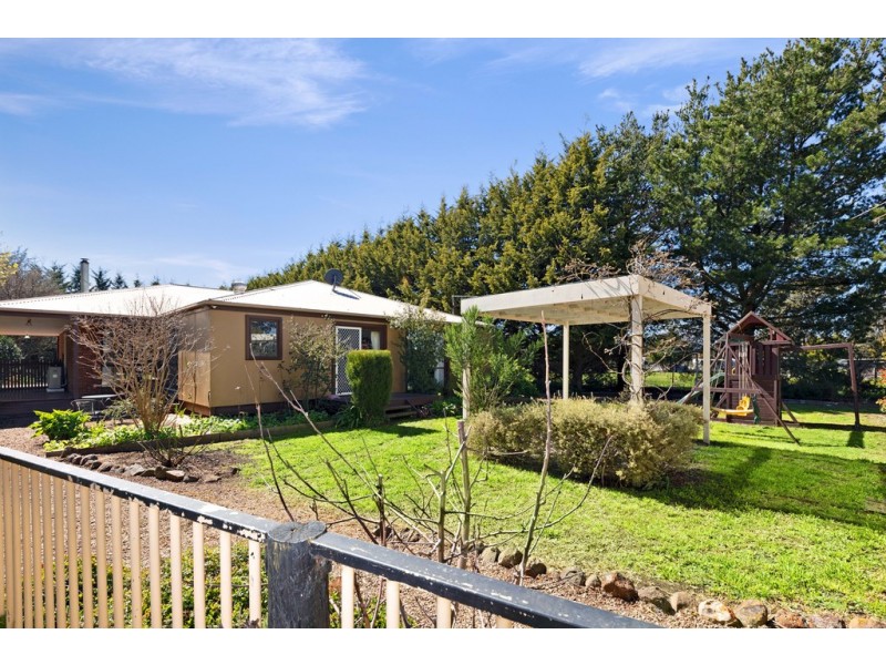 26 Coleraine Drive, Romsey VIC 3434