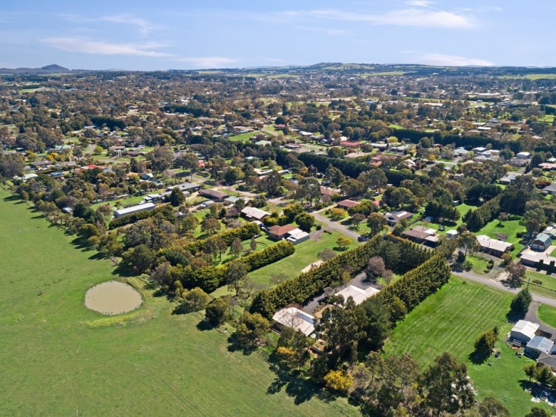 26 Coleraine Drive, Romsey VIC 3434