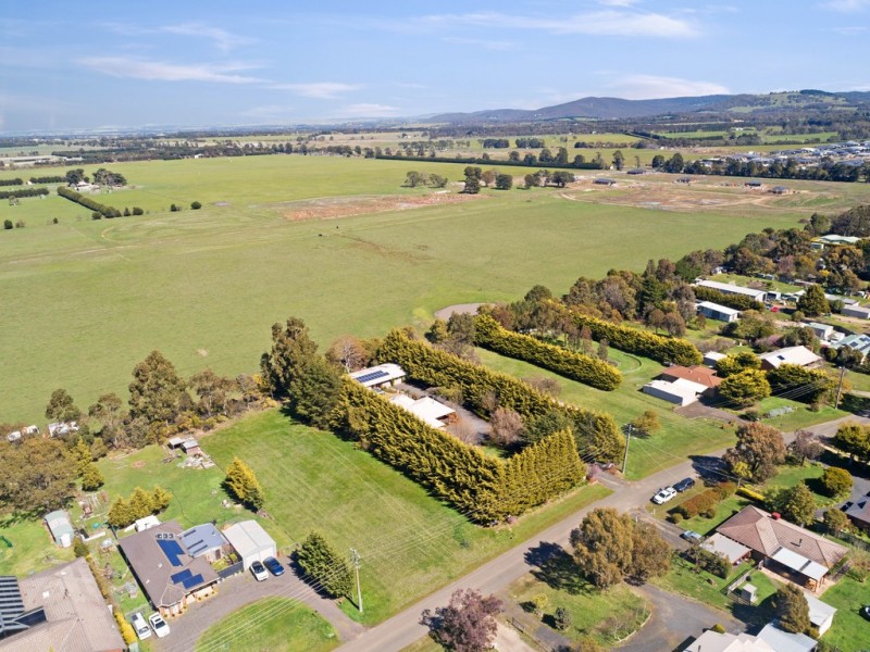 26 Coleraine Drive, Romsey VIC 3434