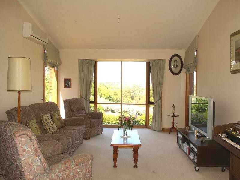 92 Skyline Dr, Gisborne VIC 3437