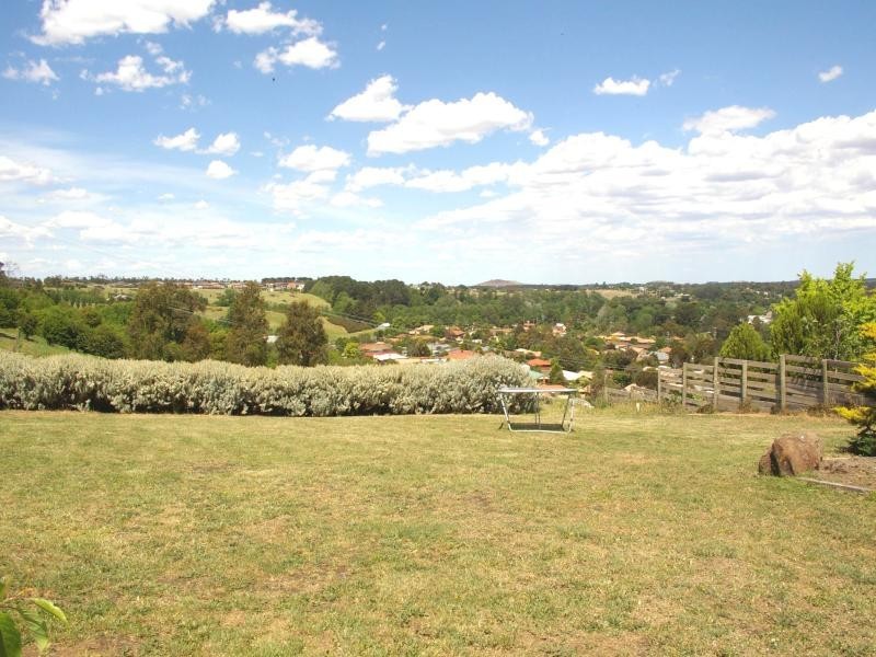 92 Skyline Dr, Gisborne VIC 3437