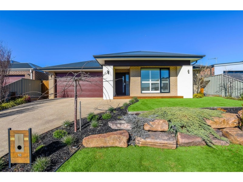 18 Widdis Way, Gisborne VIC 3437