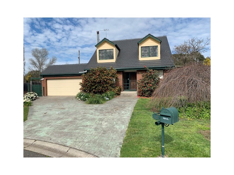 6 Beech Crt, Gisborne VIC 3437