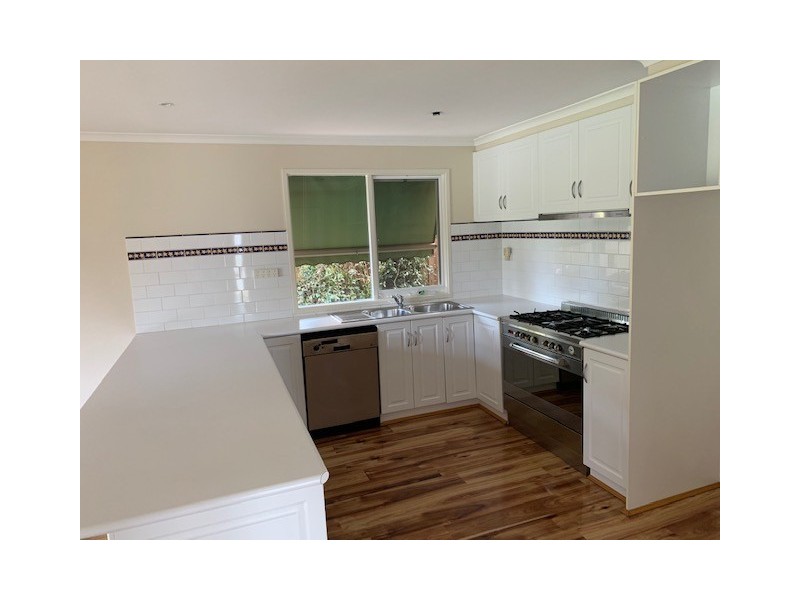 6 Beech Crt, Gisborne VIC 3437