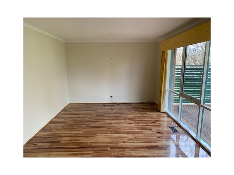 6 Beech Crt, Gisborne VIC 3437