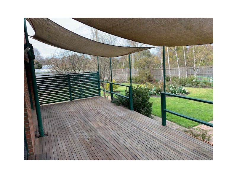 6 Beech Crt, Gisborne VIC 3437