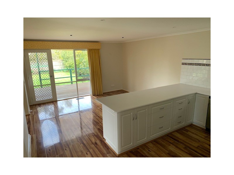 6 Beech Crt, Gisborne VIC 3437
