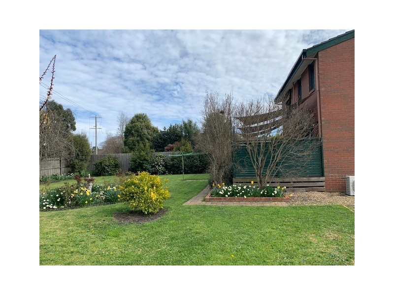 6 Beech Crt, Gisborne VIC 3437