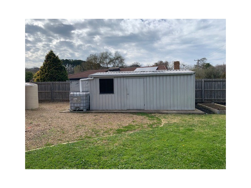 6 Beech Crt, Gisborne VIC 3437