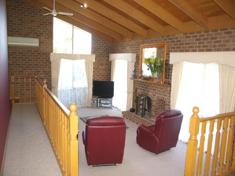 12 Carroll Crt, Gisborne VIC 3437