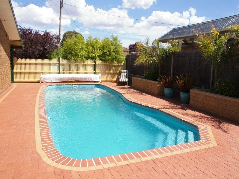 12 Carroll Crt, Gisborne VIC 3437