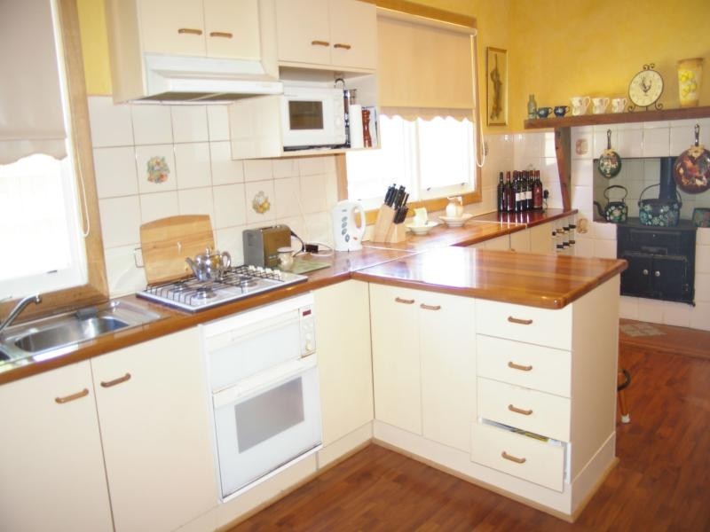 80 Howey St, Gisborne VIC 3437