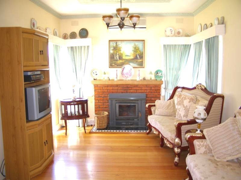 80 Howey St, Gisborne VIC 3437