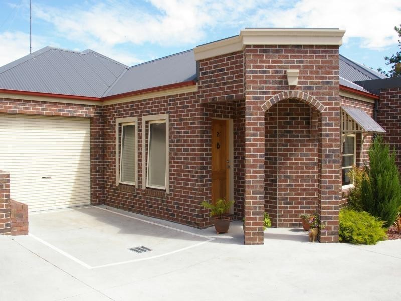 2/12 Calthorpe St/Melb Rd, Gisborne VIC 3437