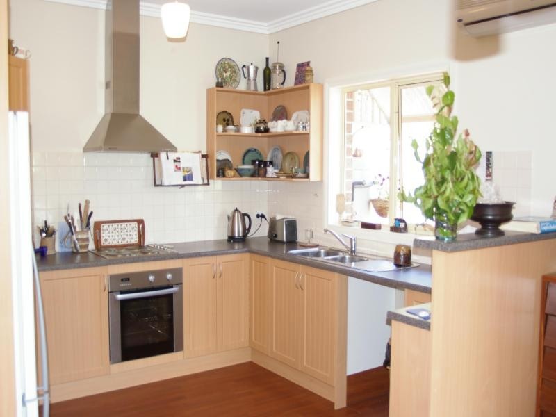 2/12 Calthorpe St/Melb Rd, Gisborne VIC 3437