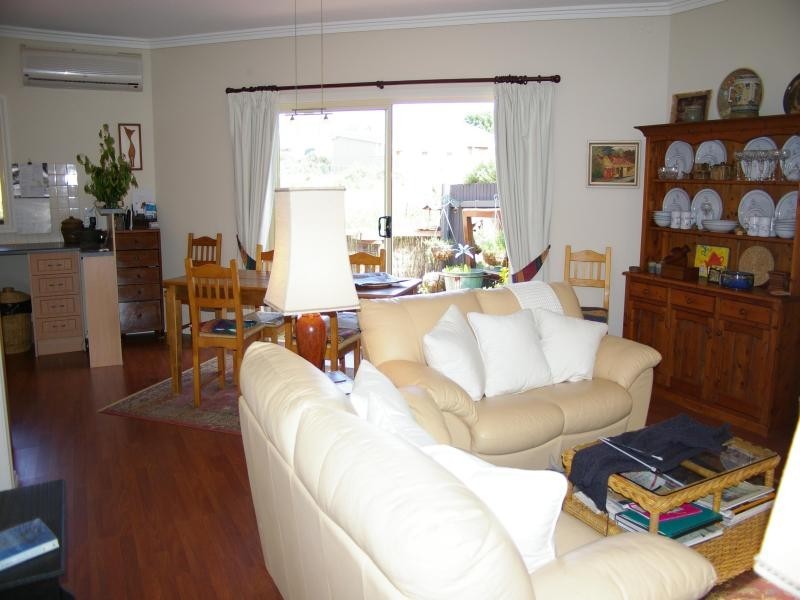 2/12 Calthorpe St/Melb Rd, Gisborne VIC 3437