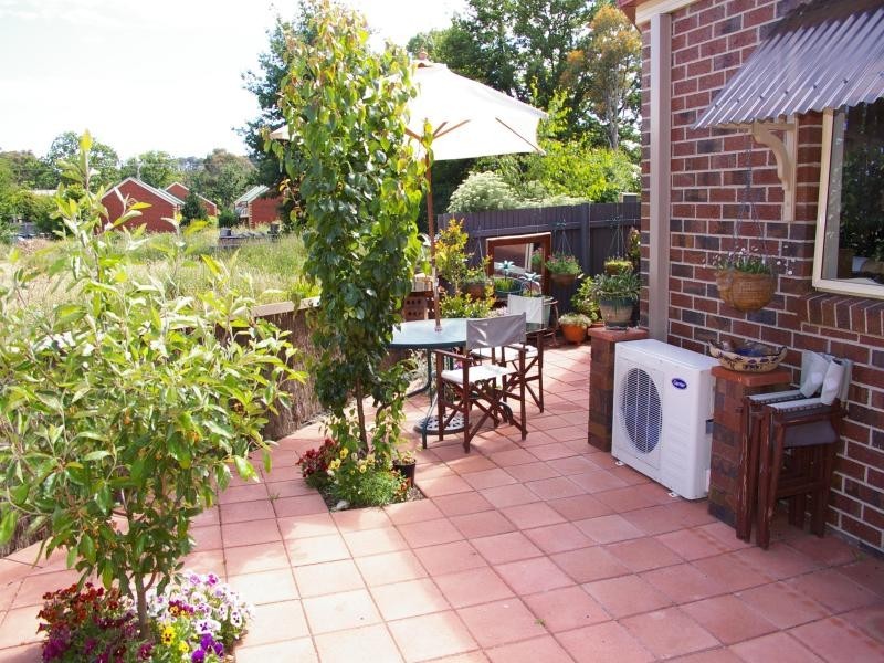 2/12 Calthorpe St/Melb Rd, Gisborne VIC 3437