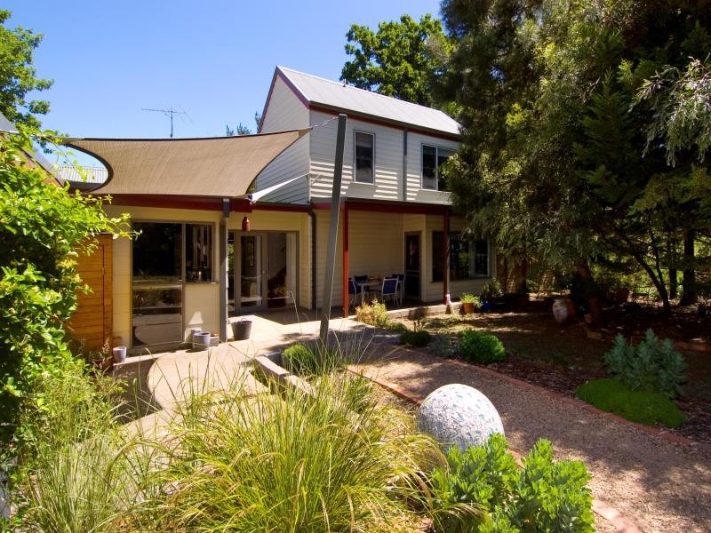 2 Ferrier St, Mount Macedon VIC 3441