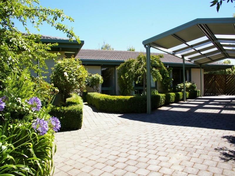 4 Sansom St, Gisborne VIC 3437