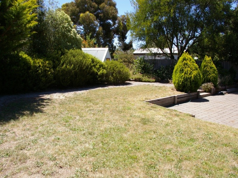 4 Sansom St, Gisborne VIC 3437