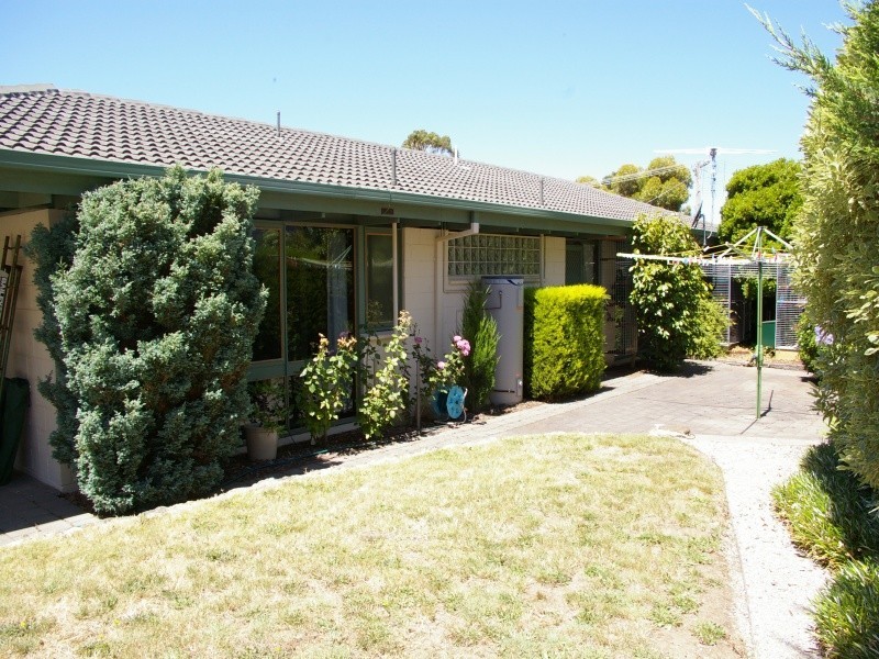 4 Sansom St, Gisborne VIC 3437