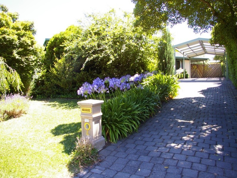 4 Sansom St, Gisborne VIC 3437