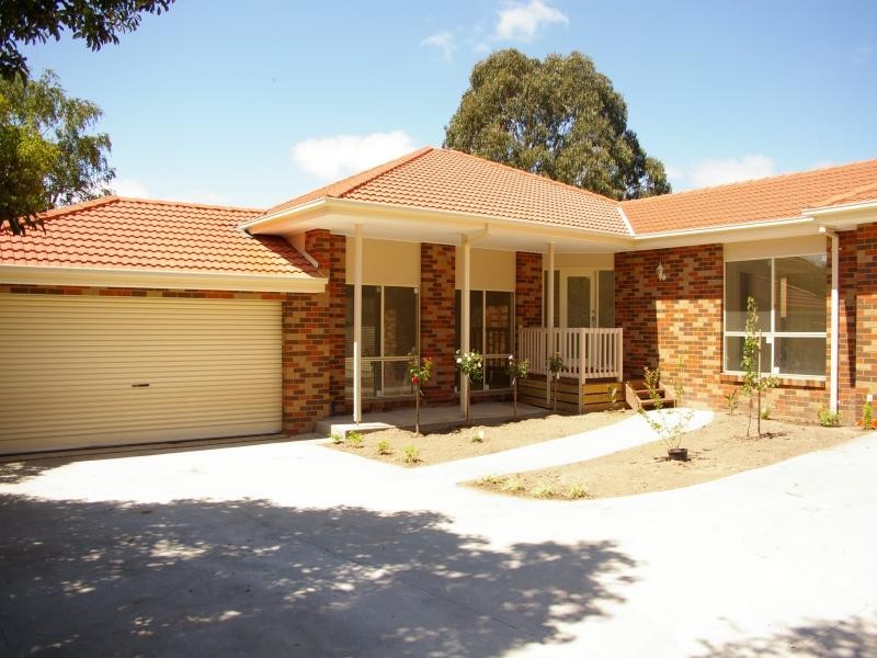 2/29 Prince St, Gisborne VIC 3437