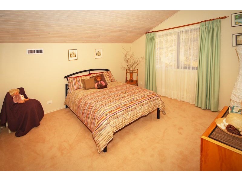 123 Mt. Robertson Rd, Gisborne VIC 3437