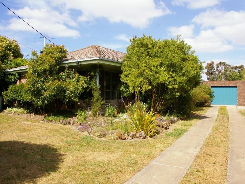 1 Thom St*, Gisborne VIC 3437