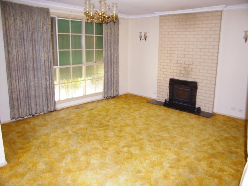 1 Thom St*, Gisborne VIC 3437