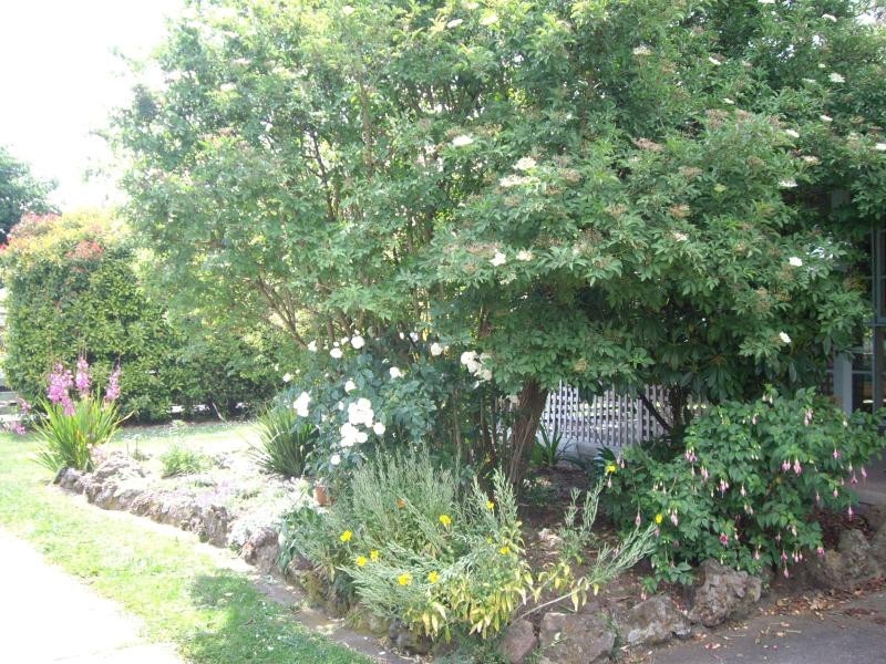 1 Thom St*, Gisborne VIC 3437