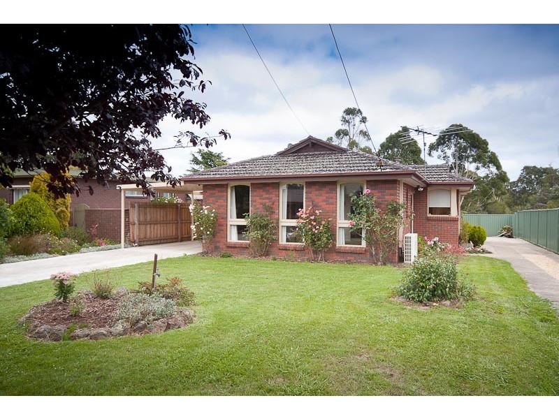 2 Worcester Road, Gisborne VIC 3437