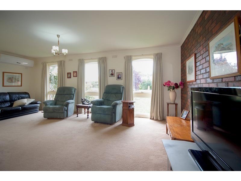 2 Worcester Road, Gisborne VIC 3437