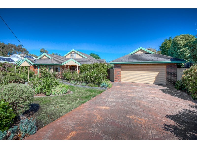 42 Skyline Drive, Gisborne VIC 3437