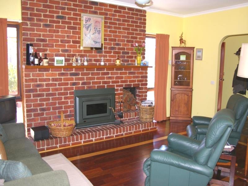 32 Stephen St, Gisborne VIC 3437