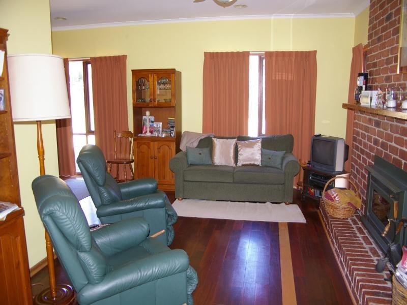 32 Stephen St, Gisborne VIC 3437