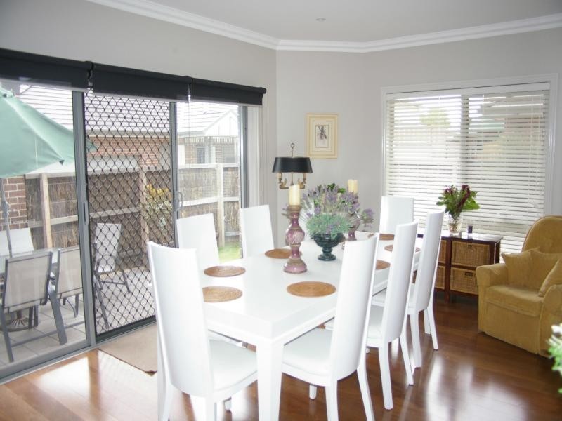 Unit 2/8A Howey St, Gisborne VIC 3437