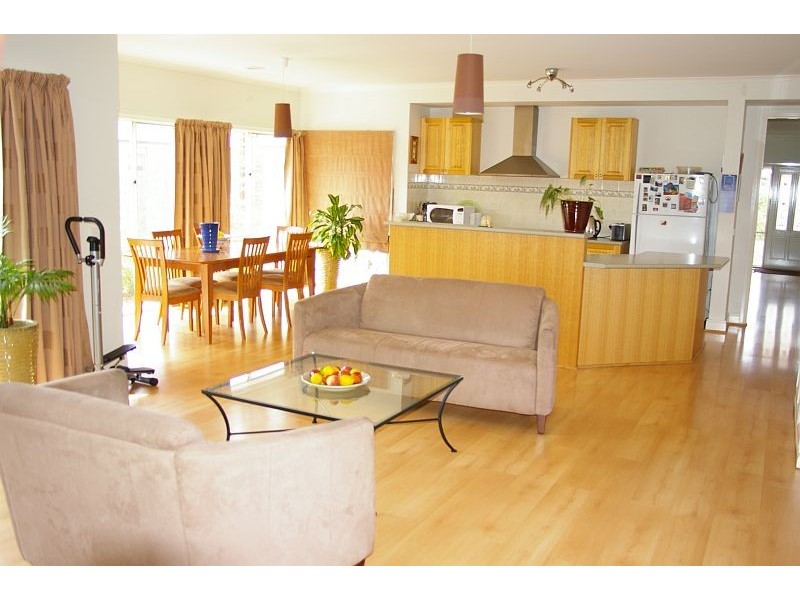 13 Doriemus Crt, Gisborne VIC 3437