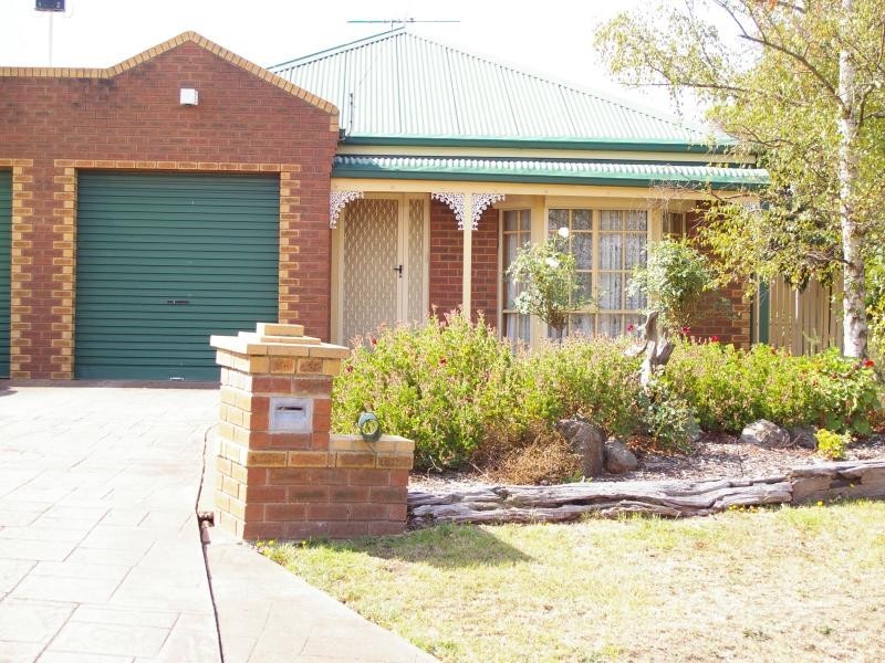 Unit 2/23 Farrell St, New Gisborne VIC 3438